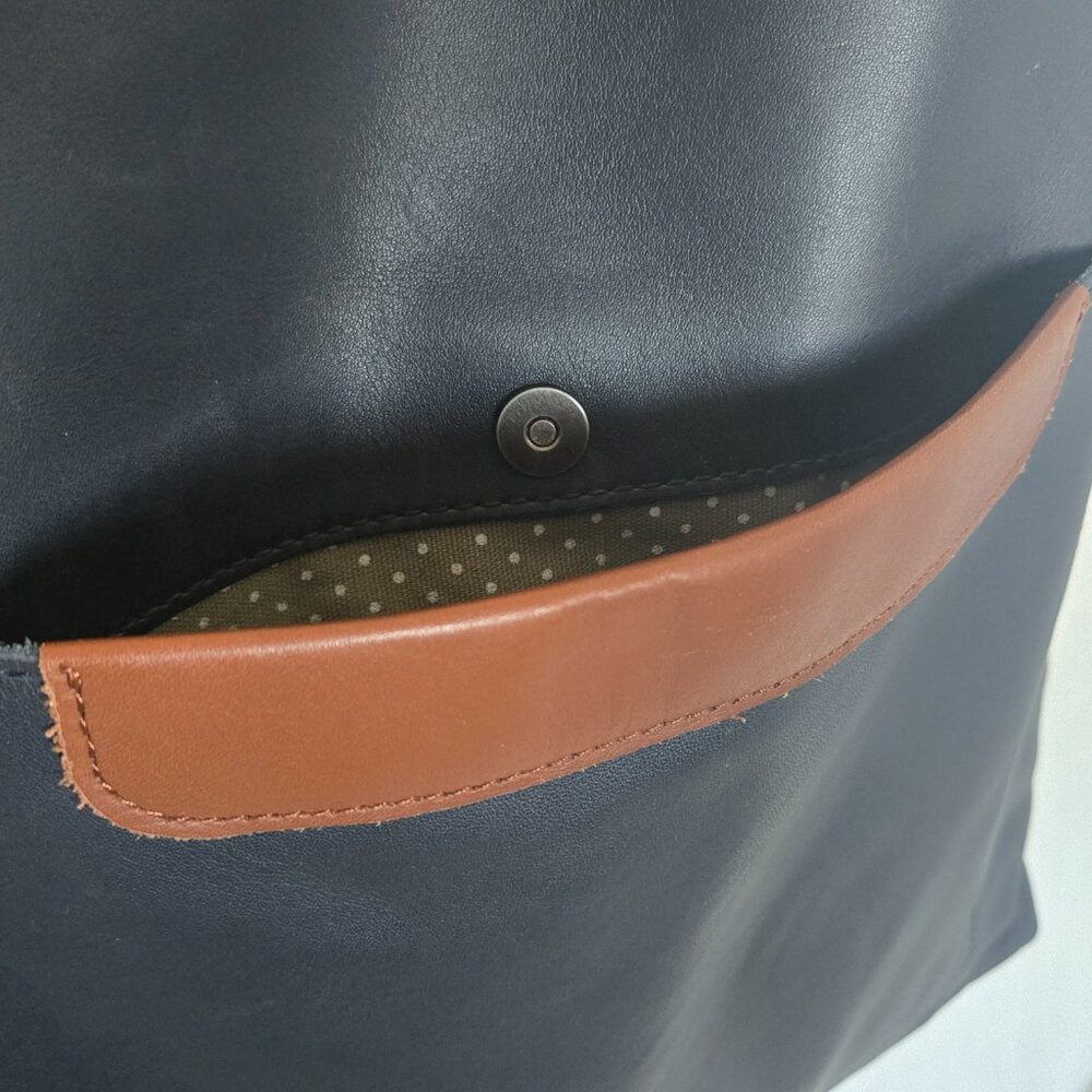 Duluth Trading Co. Black Leather & Brown Trim Zipper Lined Tote w Accessory Bag - Picture 4 of 14